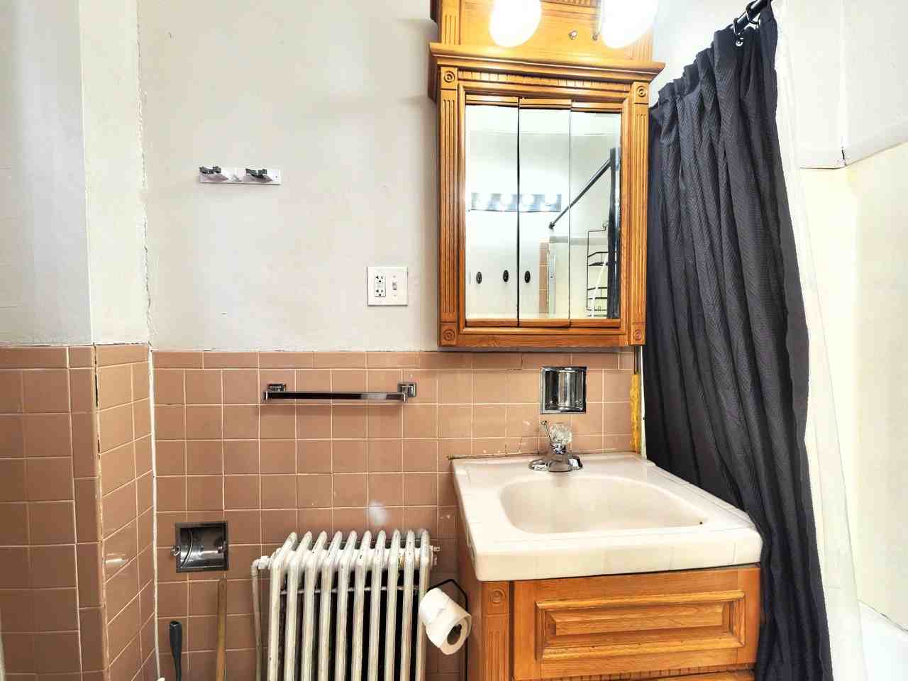 288 West Lawrence Street - Photo 6 of 9