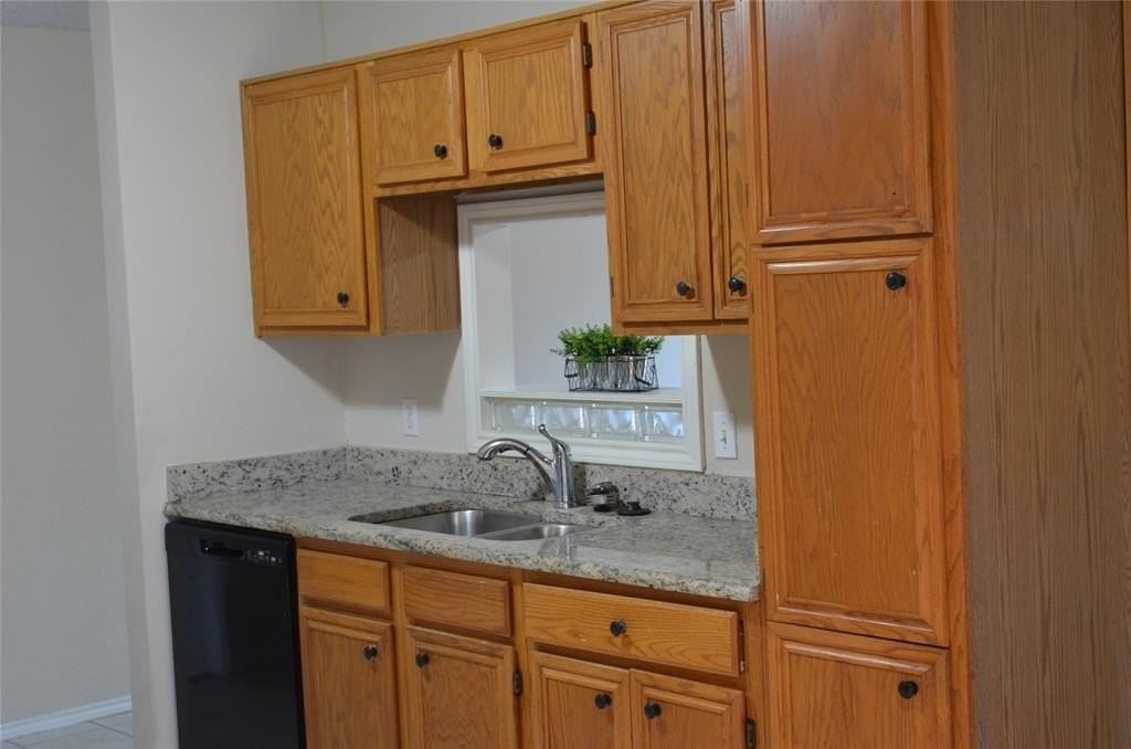 1111 Glen Creek Dr - Photo 4 of 13