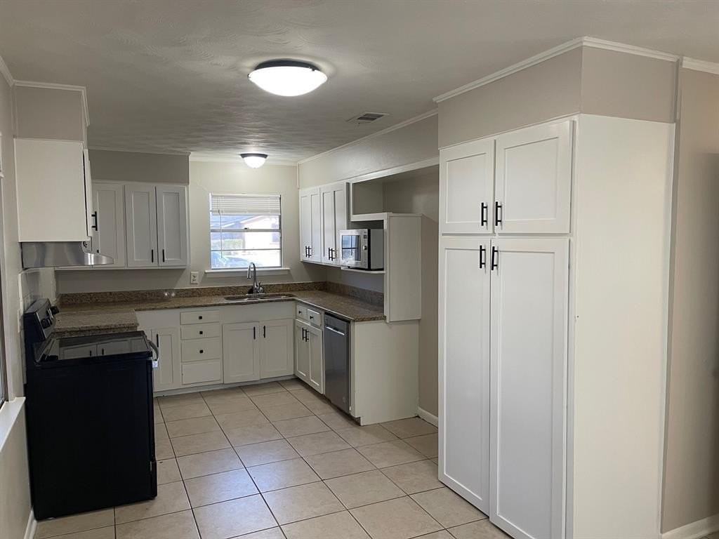 3601 Bryn Mawr Dr - Photo 2 of 15