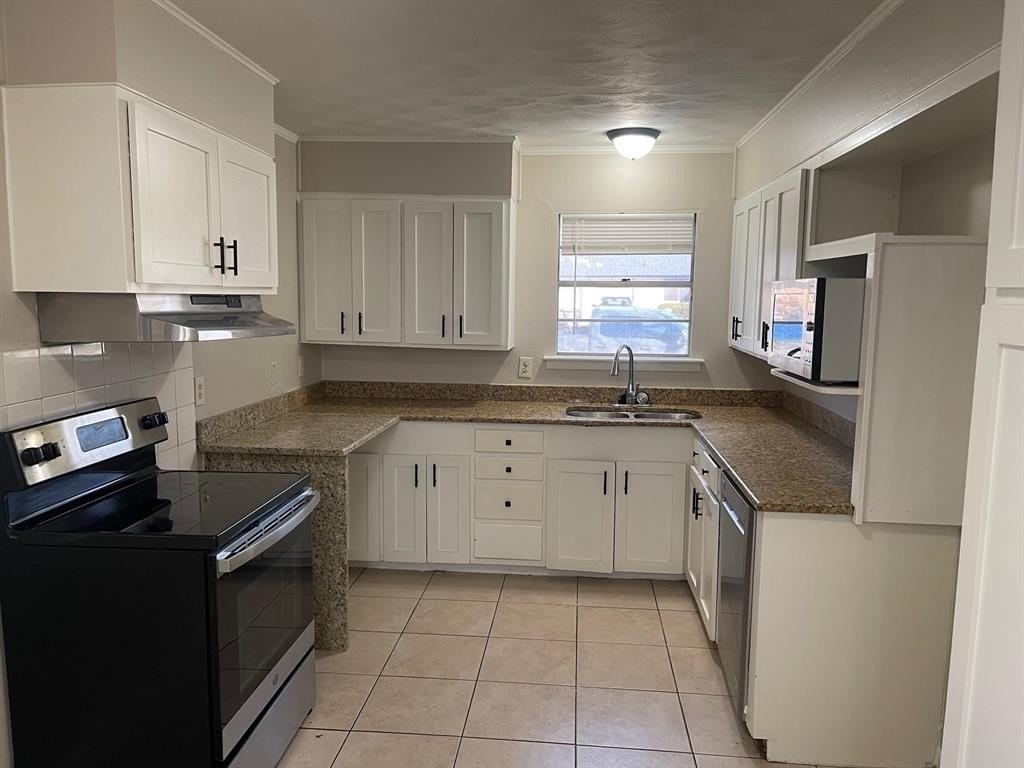 3601 Bryn Mawr Dr - Photo 3 of 15