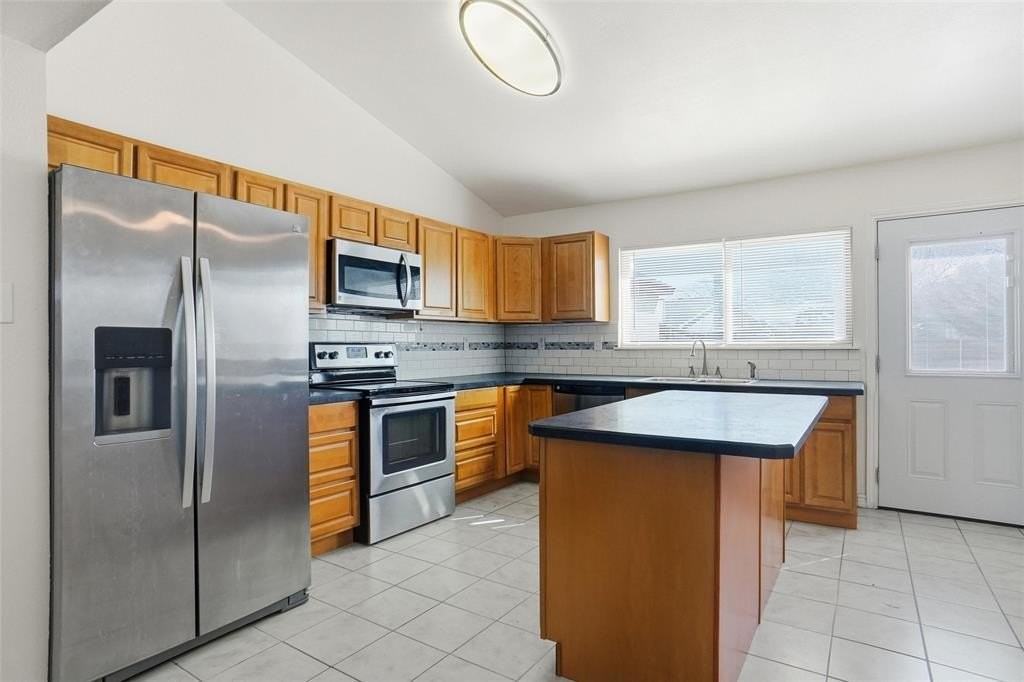 4201 Keys Dr - Photo 7 of 17