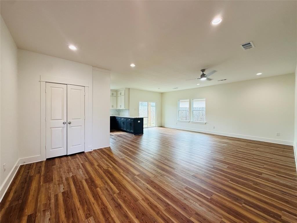 1205 Hemphill St - Photo 2 of 13