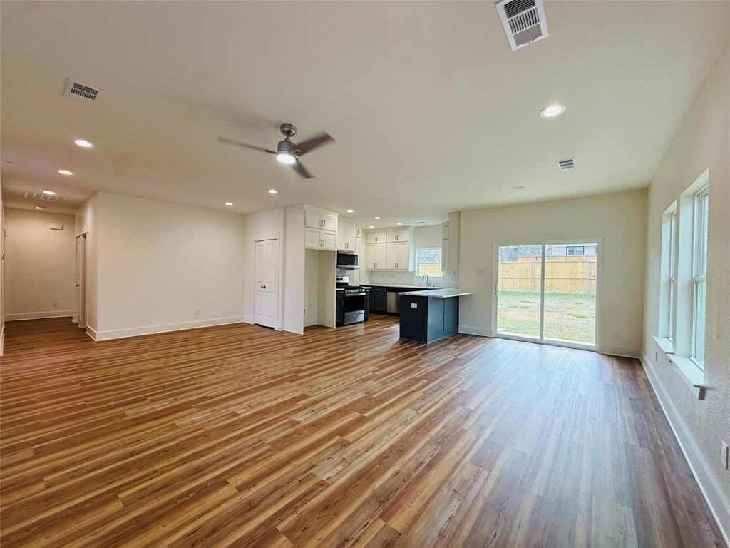 1205 Hemphill St - Photo 3 of 13