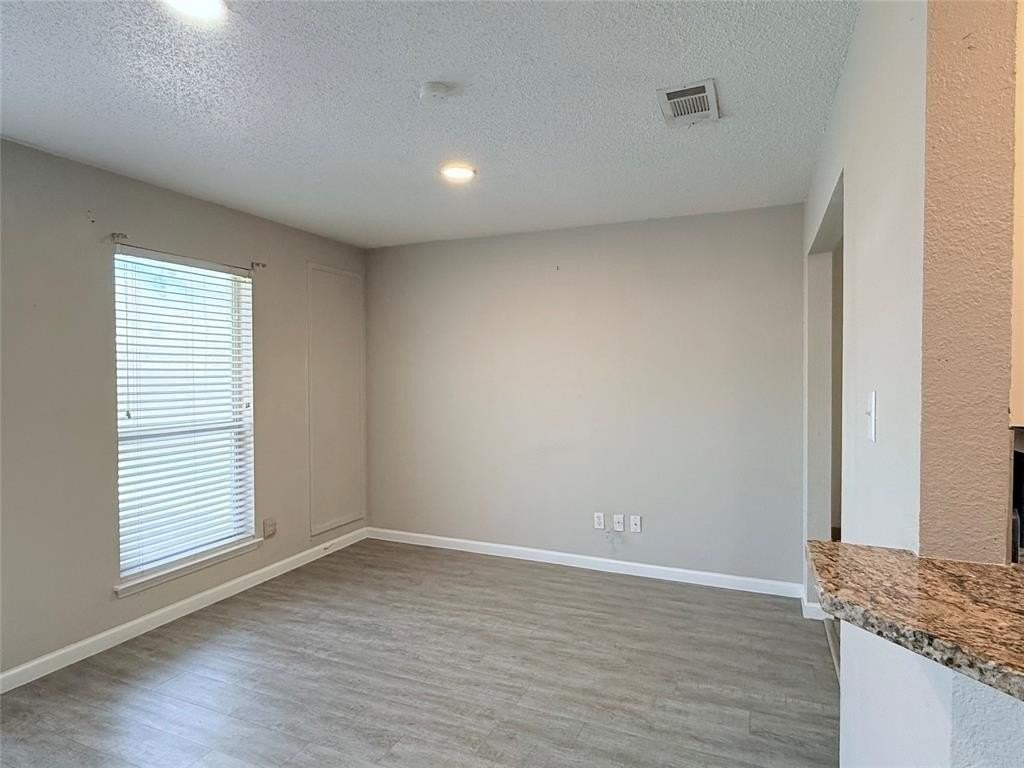 341 Mcmurtry Dr - Photo 4 of 17