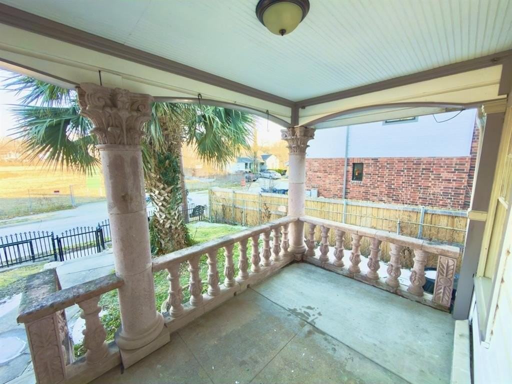 719 N Crawford St - Photo 6 of 29