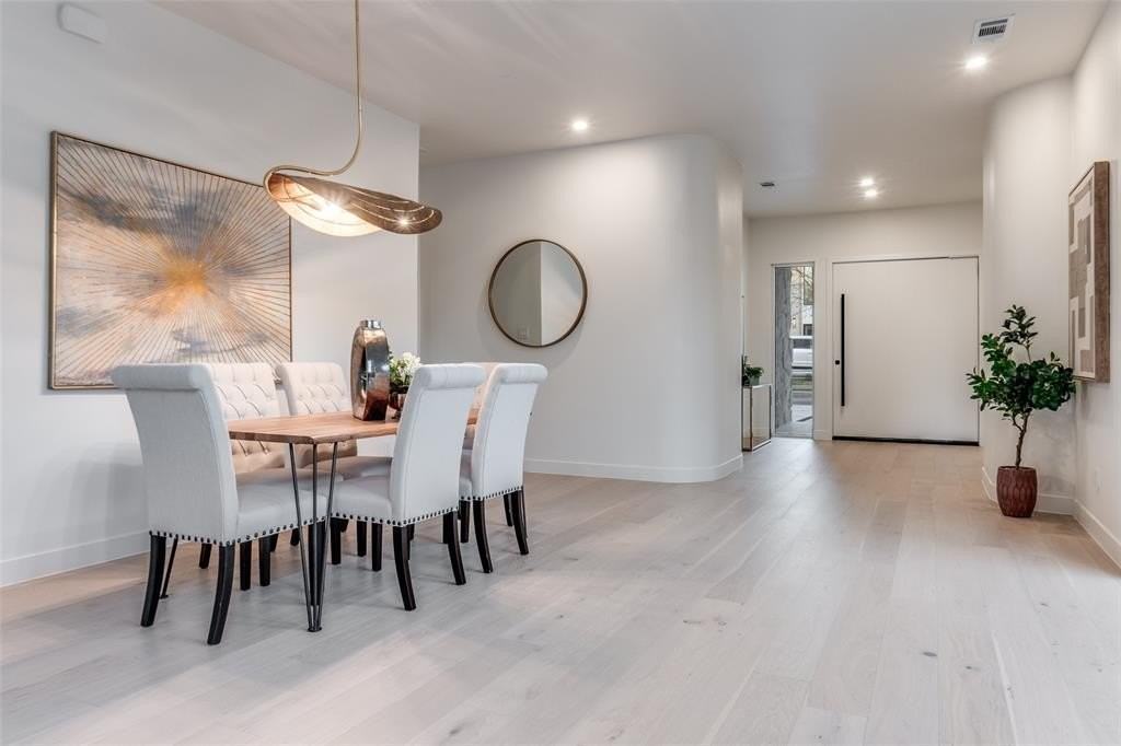 3821 Beechwood Ln - Photo 3 of 36