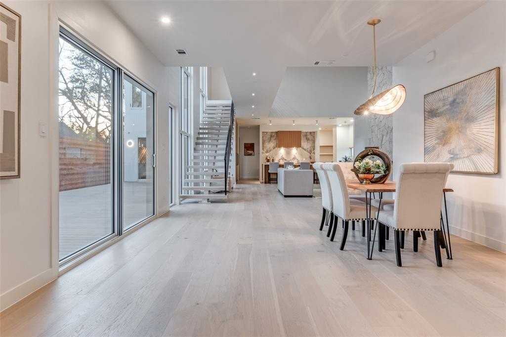 3821 Beechwood Ln - Photo 4 of 36