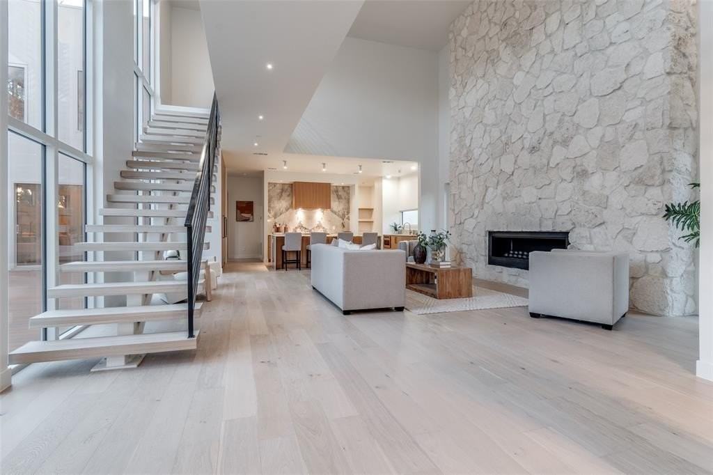 3821 Beechwood Ln - Photo 5 of 36