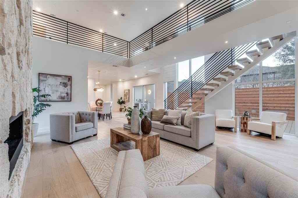 3821 Beechwood Ln - Photo 7 of 36