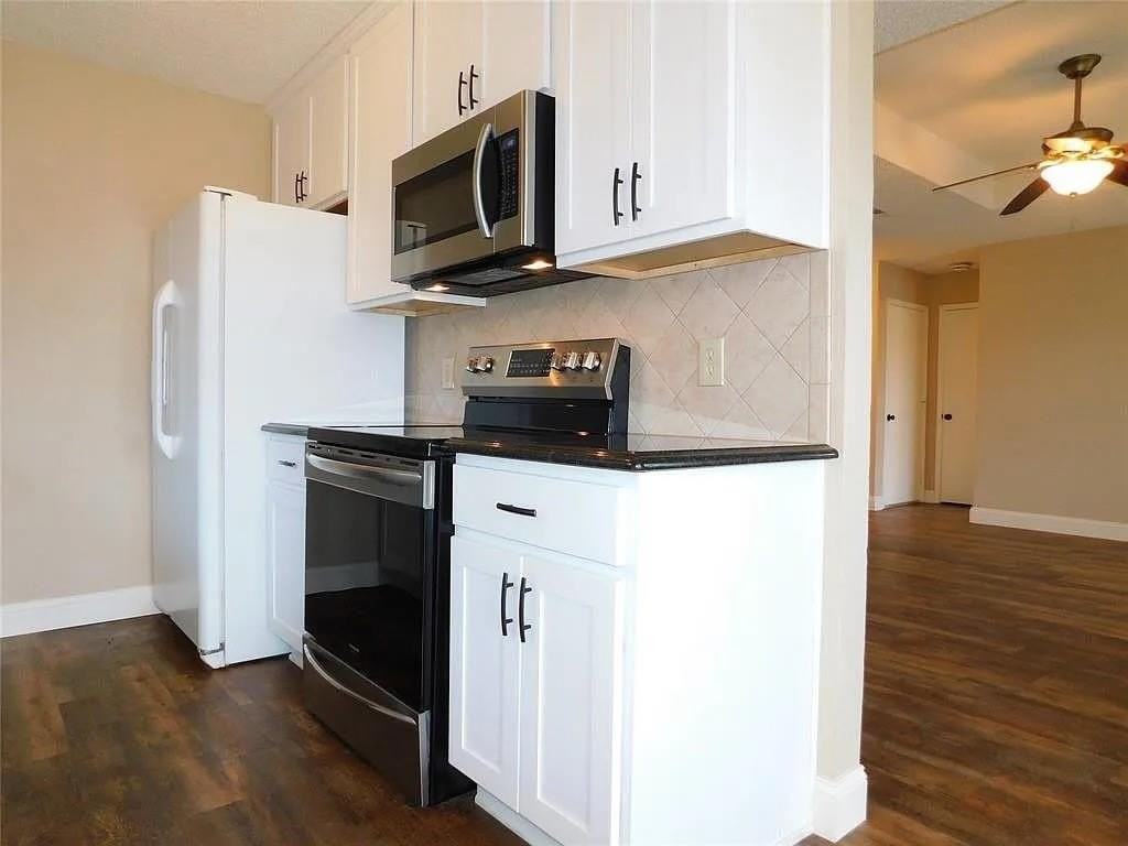 1606 Brook Glen Dr - Photo 2 of 17