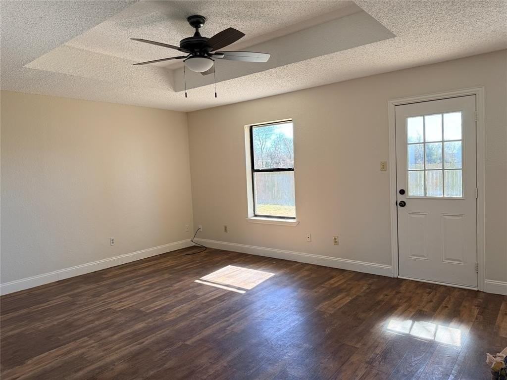 1606 Brook Glen Dr - Photo 5 of 17