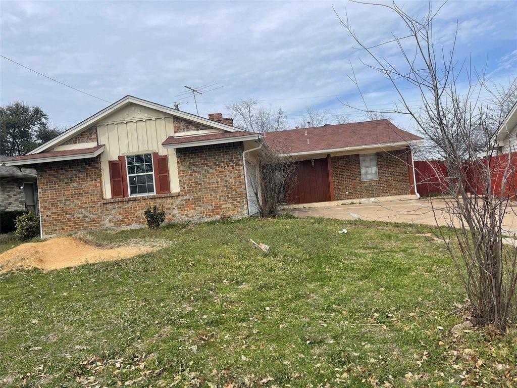 2517 Chevy Chase Dr - Photo 2 of 14