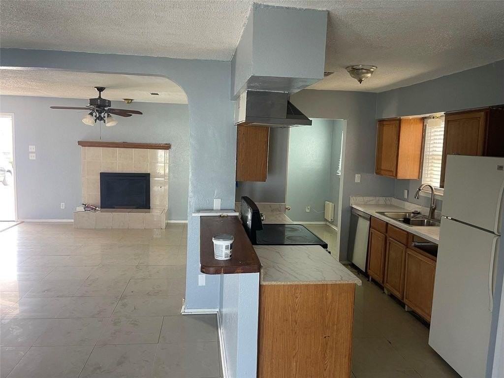 2517 Chevy Chase Dr - Photo 5 of 14