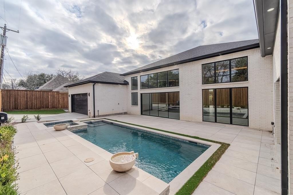 11314 Hillcrest Rd - Photo 3 of 40