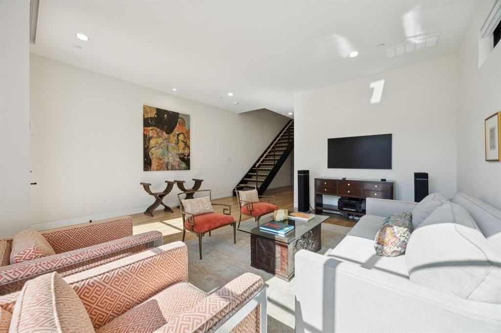 3672 Asbury St - Photo 5 of 36