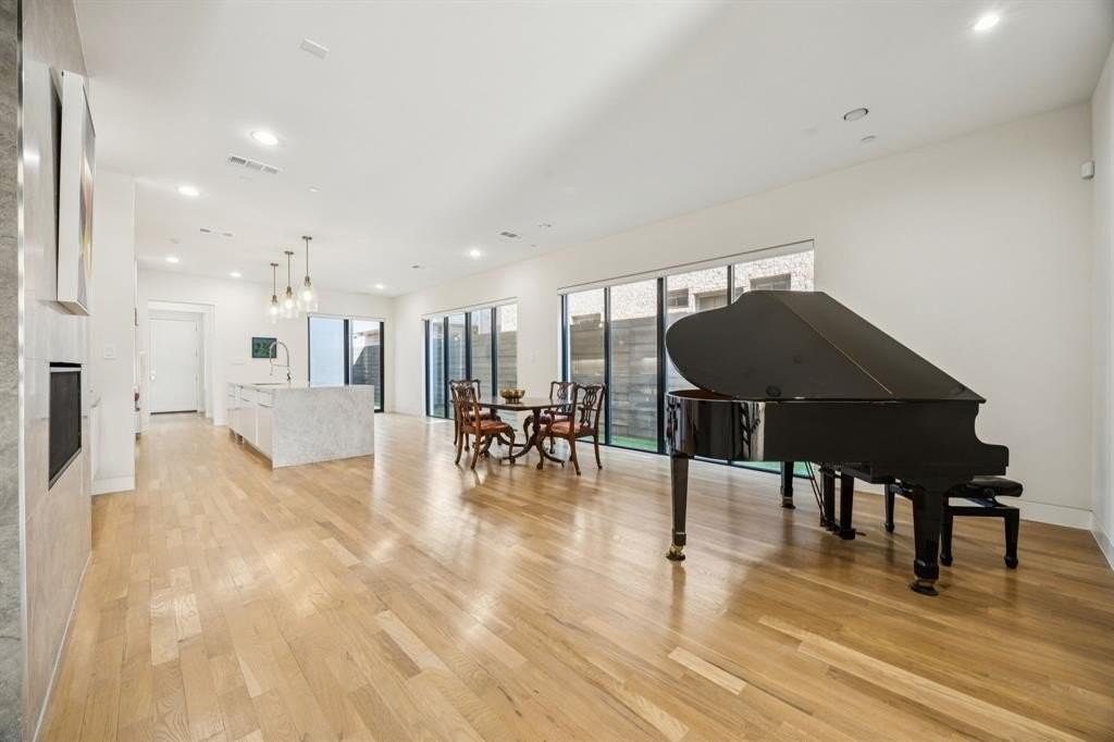 3672 Asbury St - Photo 6 of 36