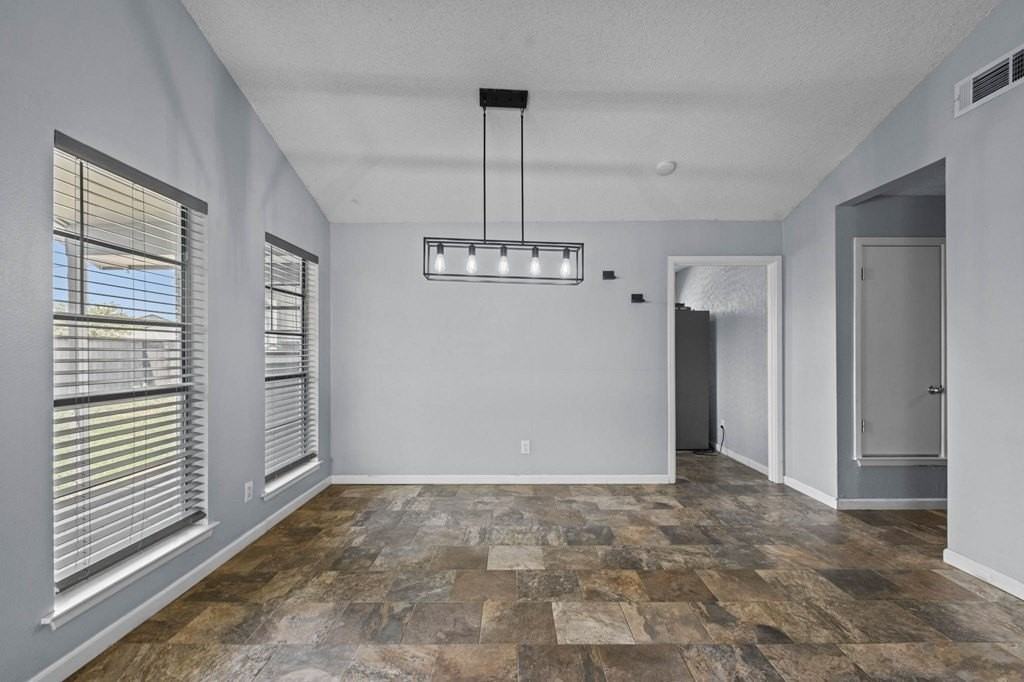 5116 Canadian Ave - Photo 6 of 22