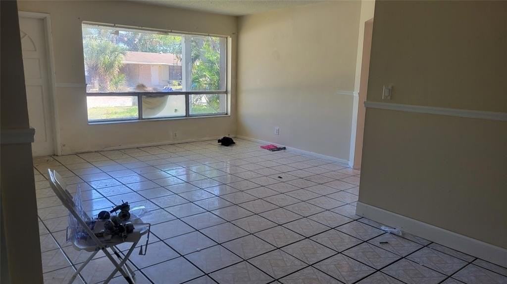 1821 Nw 2nd Ave - Photo 4 of 8