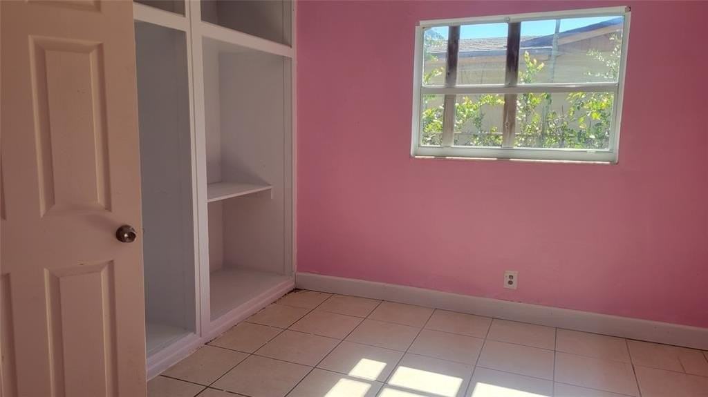 1821 Nw 2nd Ave - Photo 6 of 8