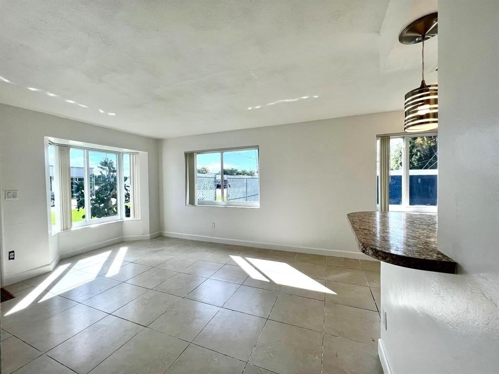 4331 Ne 5th Ave #4331 - Photo 5 of 10