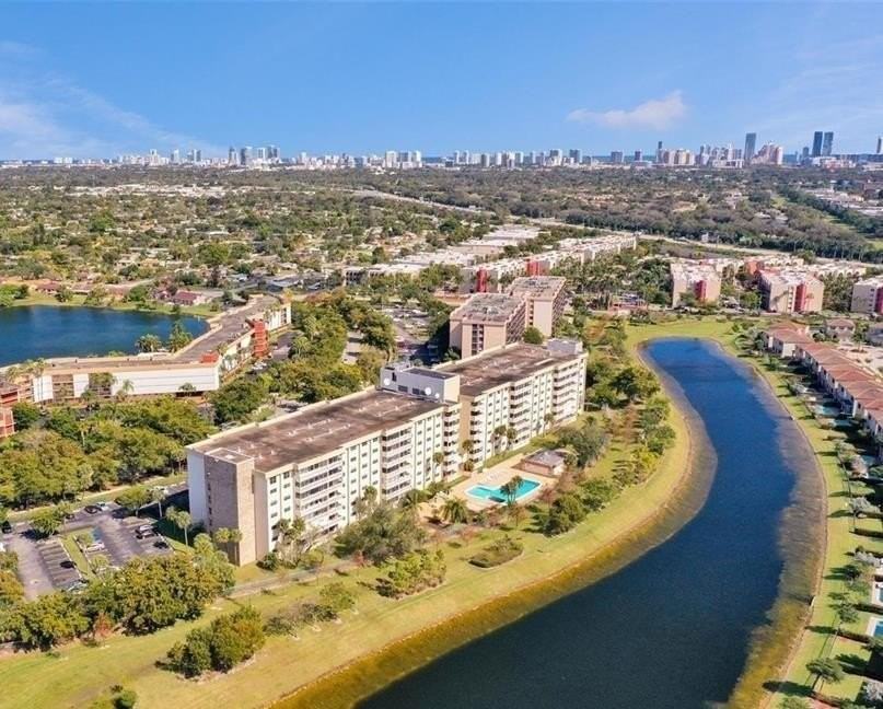 800 Ne 195th St #605 - Photo 2 of 44