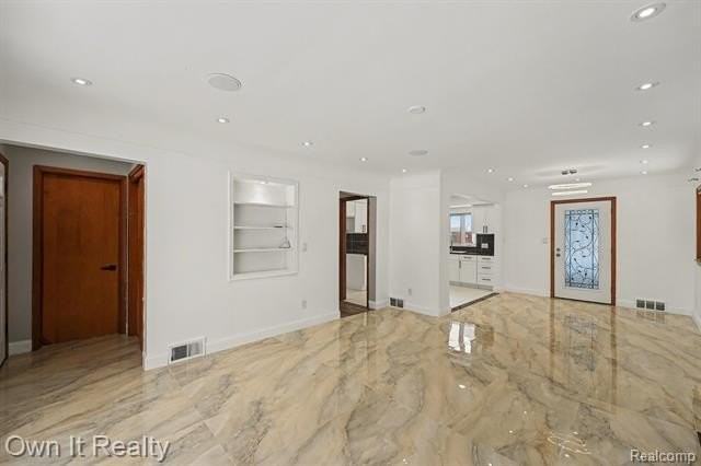 17743 W Outer Dr - Photo 2 of 15