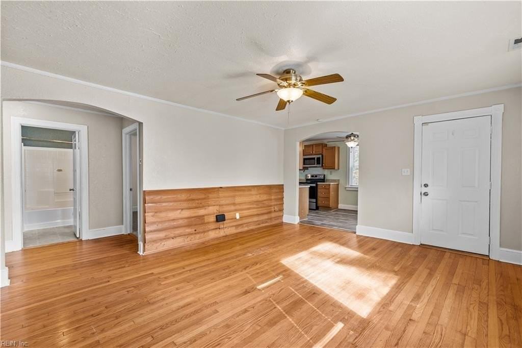 8105 Longstreet Ln - Photo 3 of 34