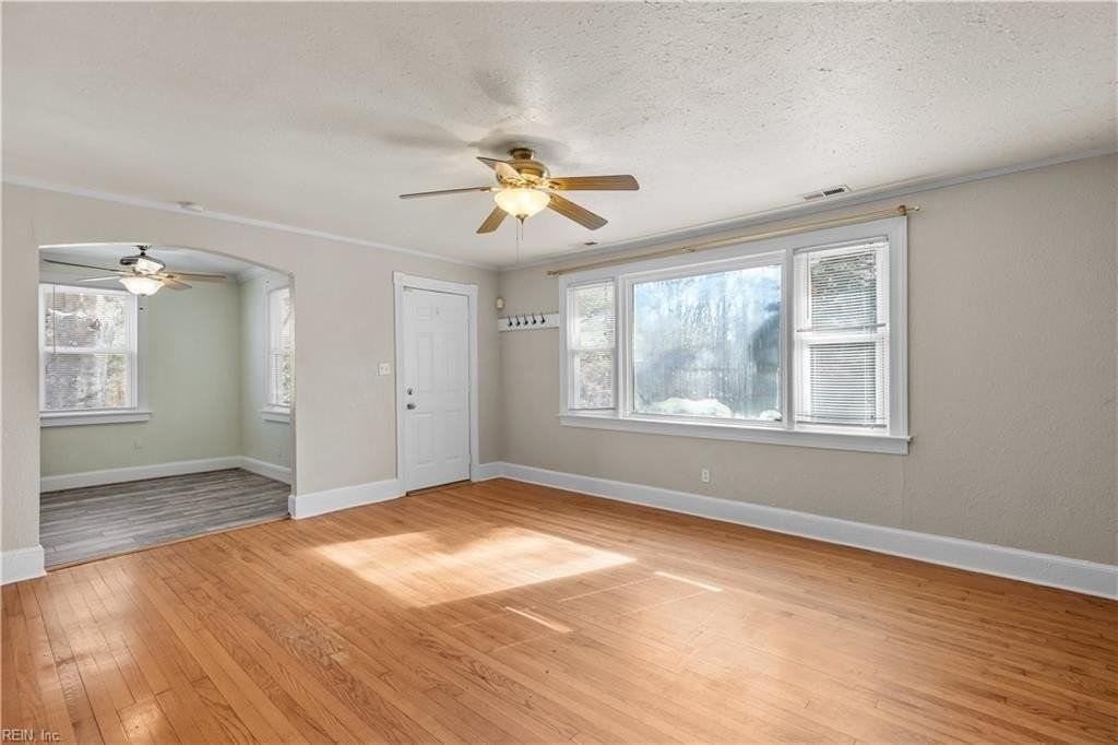 8105 Longstreet Ln - Photo 4 of 34