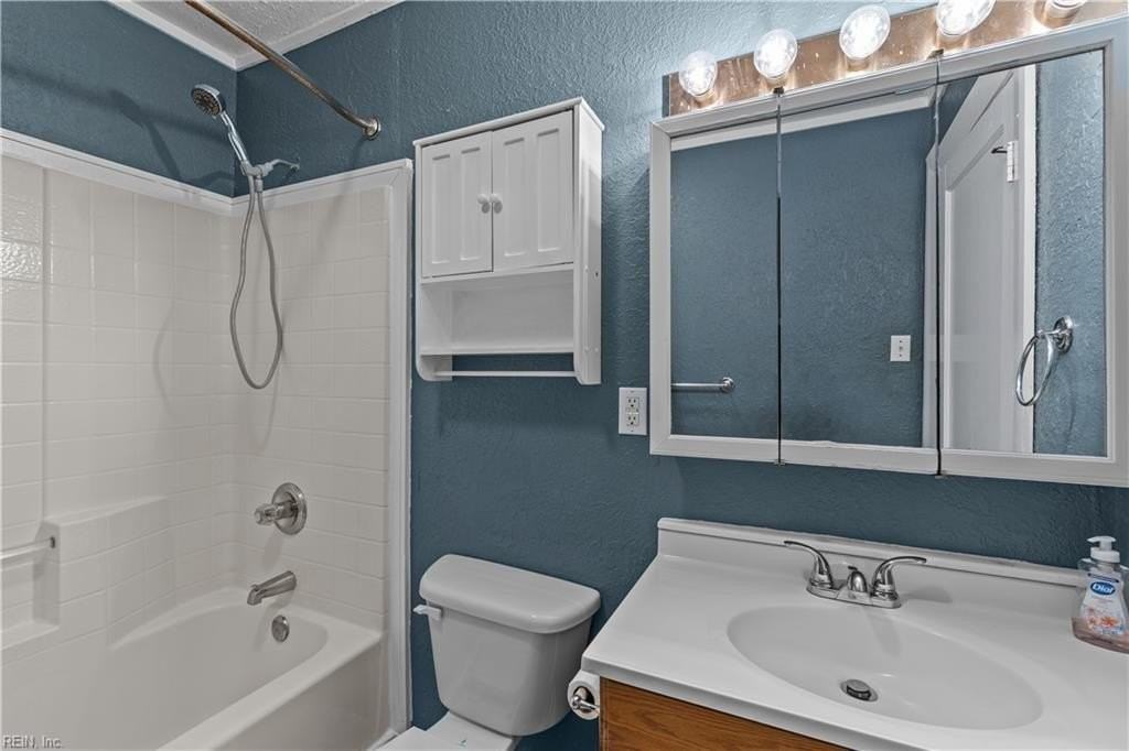 8105 Longstreet Ln - Photo 7 of 34