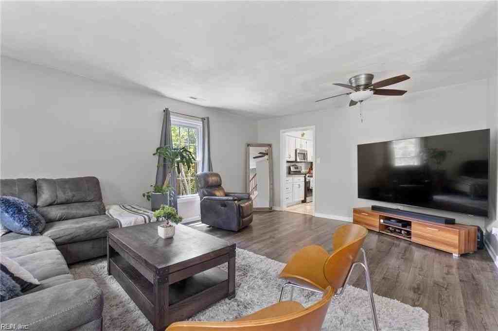 1805 Monet Ct - Photo 4 of 44