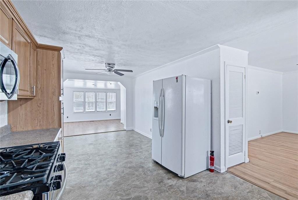 480 Richneck Rd - Photo 4 of 10