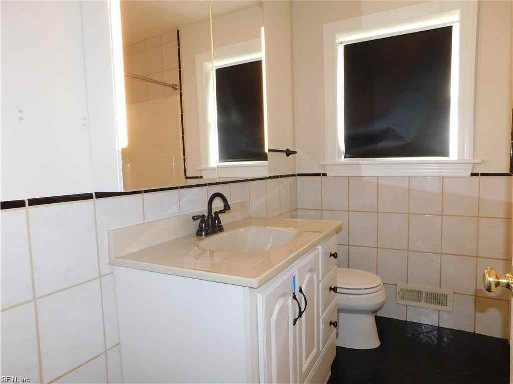 5004 Hassell St - Photo 7 of 10