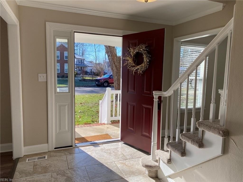 1310 Danielle Ct - Photo 3 of 35