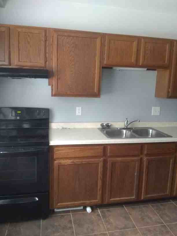 201 E 3rd St - Maple Manor Apts - Photo 3 of 8