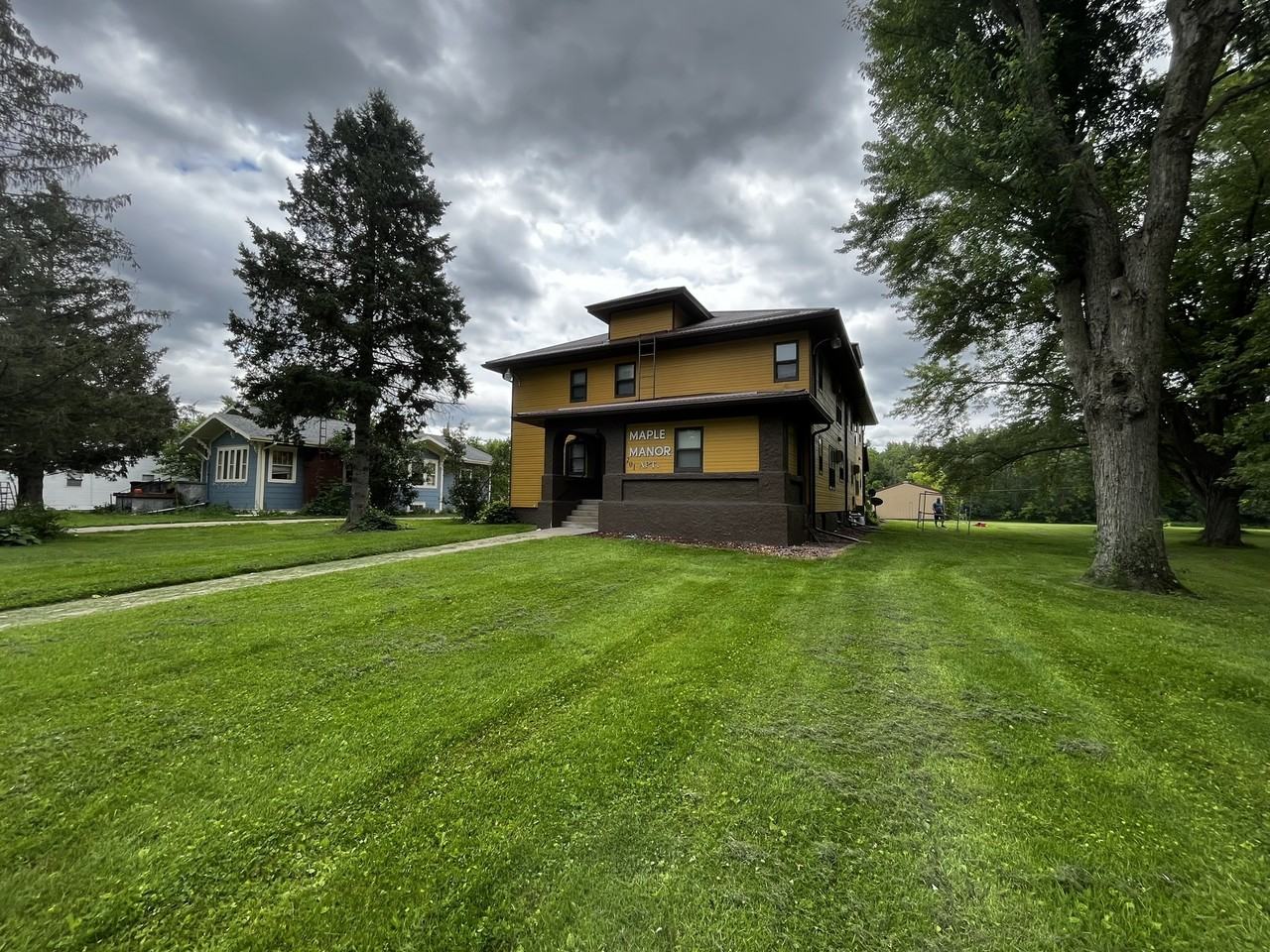 201 E 3rd St - Maple Manor Apts - Photo 7 of 8