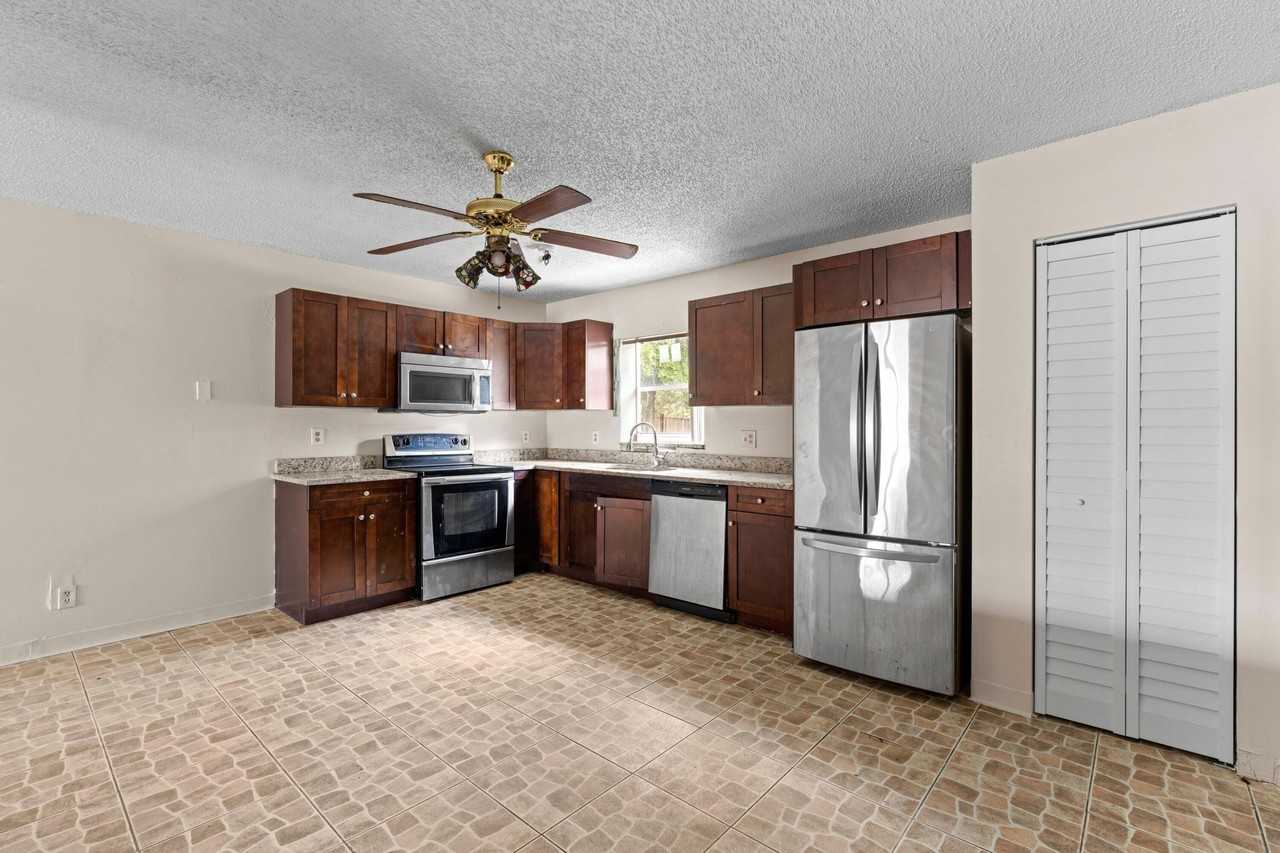 5949 Westfall Rd - Photo 4 of 21