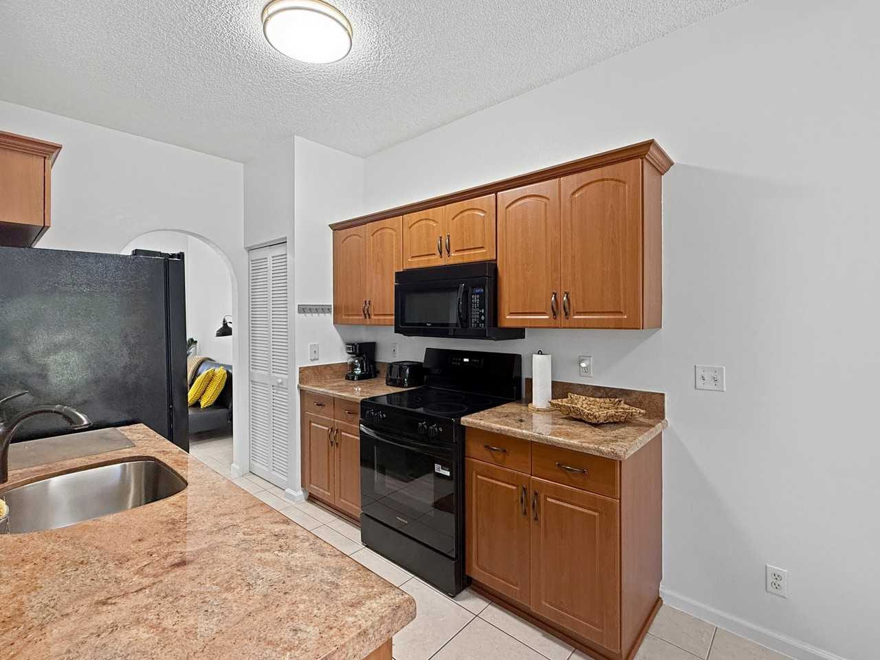 4866 Sw 32nd Ter - Photo 7 of 27