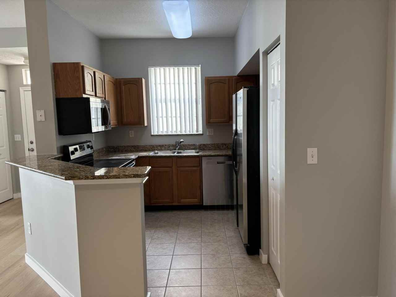 1611 Se Pomeroy St - Photo 4 of 23