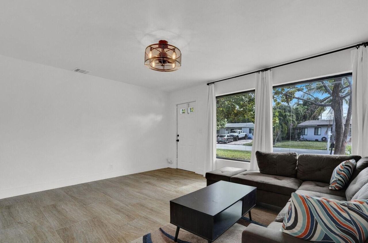 1511 Ne 32nd Ct - Photo 4 of 33