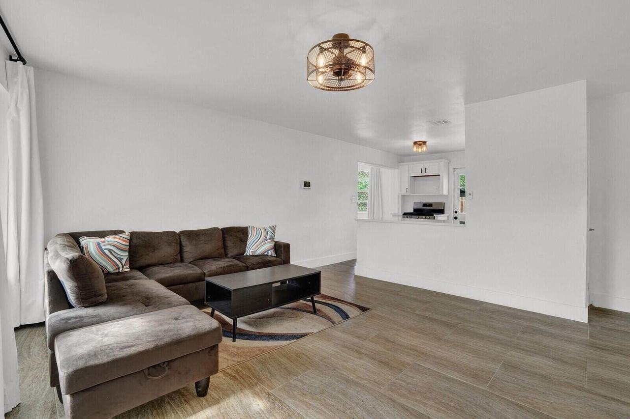 1511 Ne 32nd Ct - Photo 5 of 33