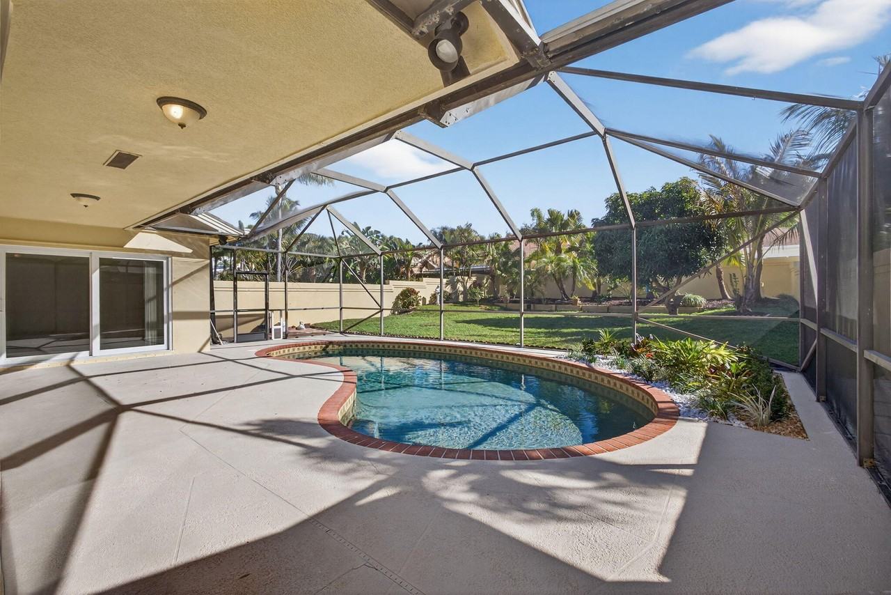 141 Cape Pointe Cir - Photo 2 of 31