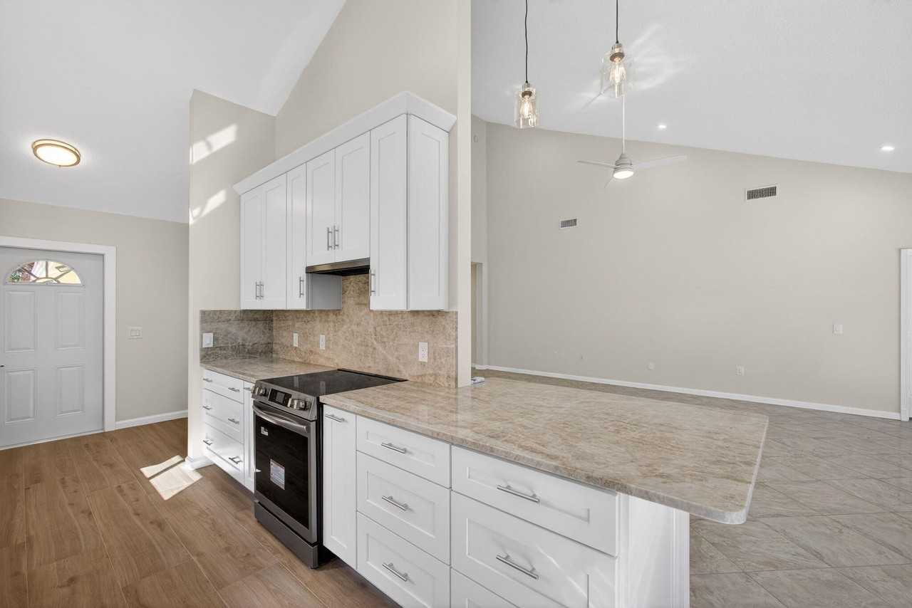 141 Cape Pointe Cir - Photo 7 of 31