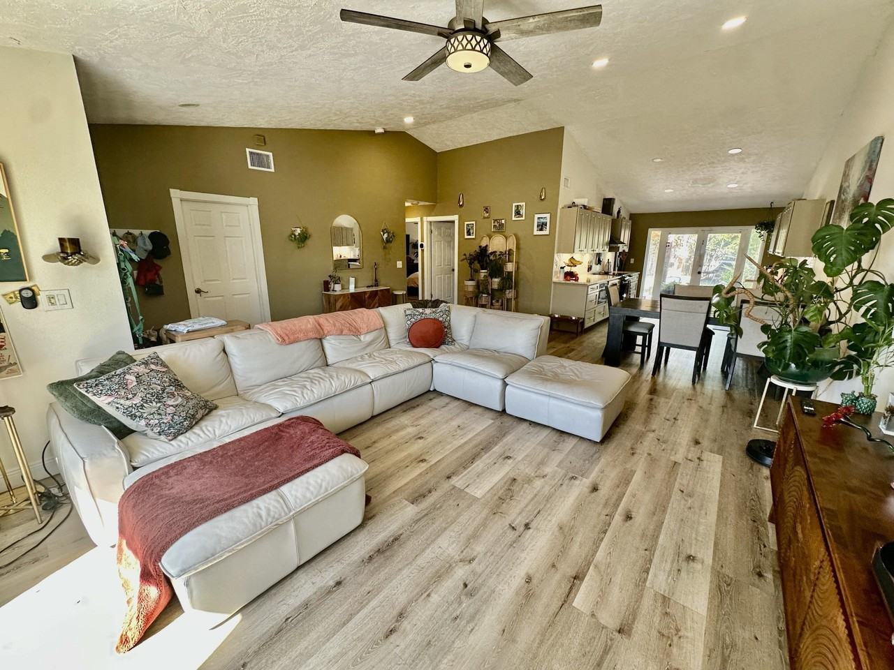 4492 Brook Dr - Photo 3 of 41