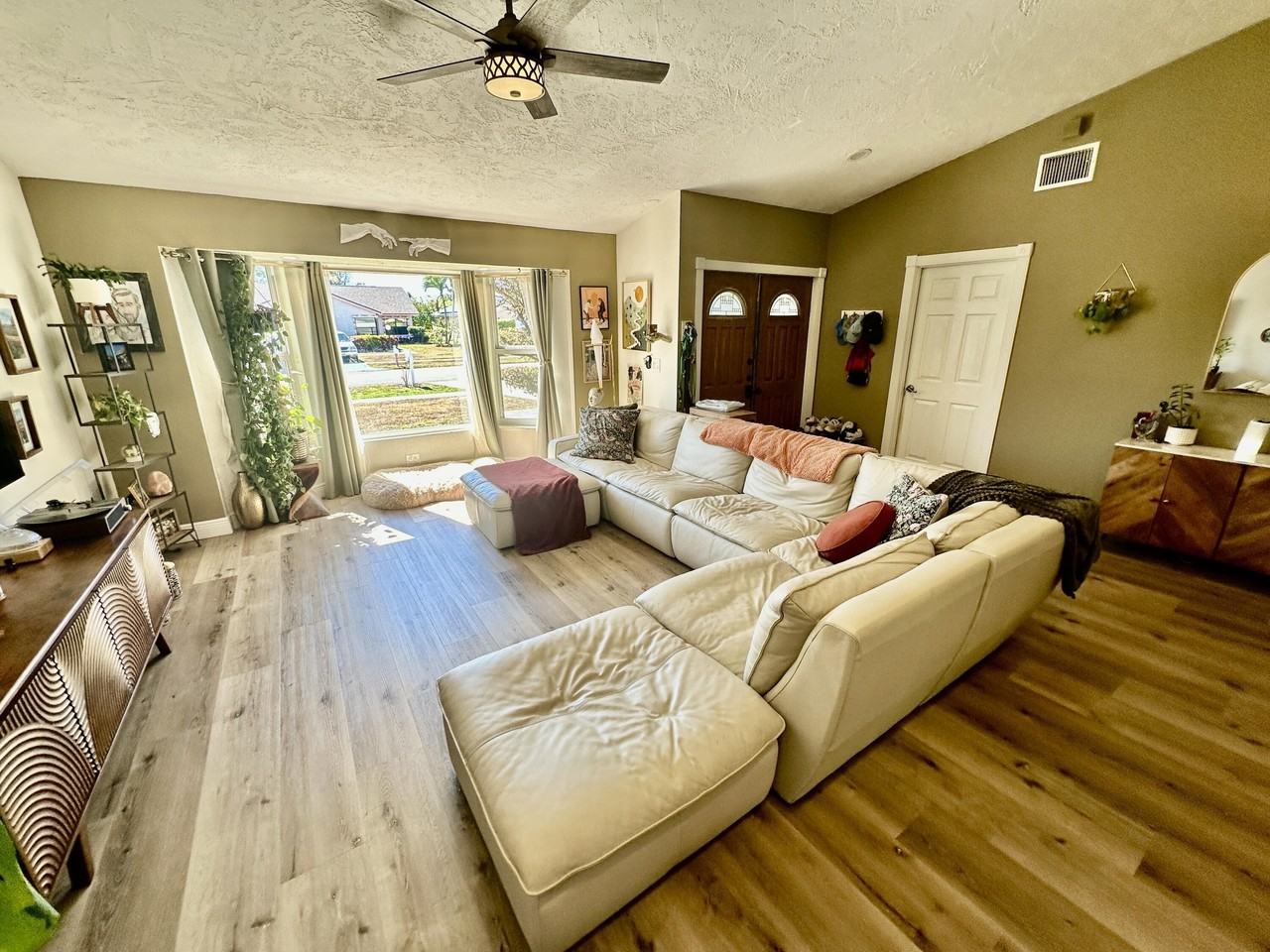 4492 Brook Dr - Photo 6 of 41