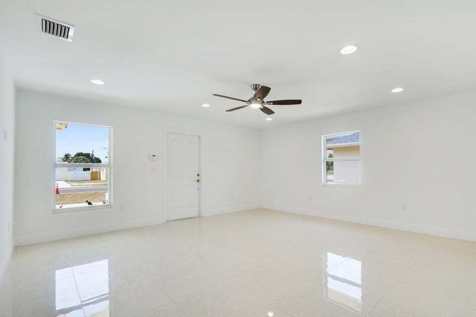 121 Swain Blvd - Photo 3 of 9