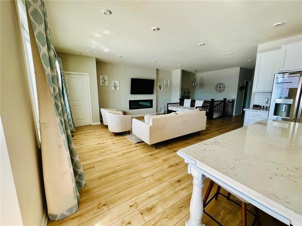 1935 Mulberry Ln - Photo 6 of 36