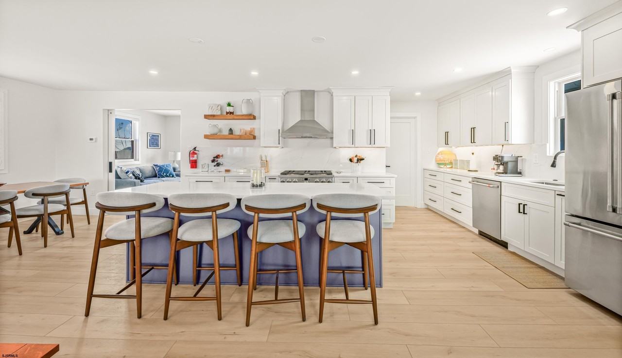 121 N Clermont Ave - Photo 3 of 39