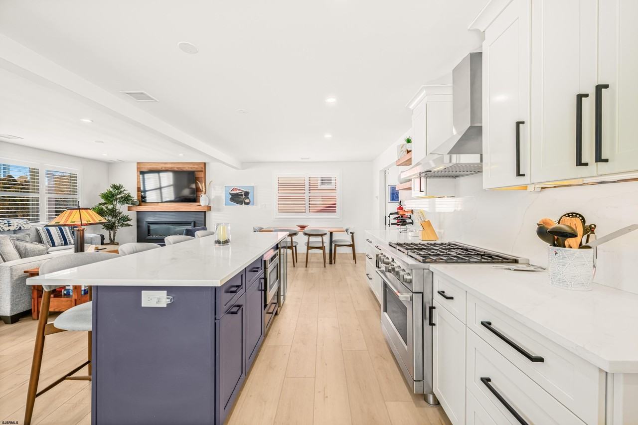 121 N Clermont Ave - Photo 7 of 39