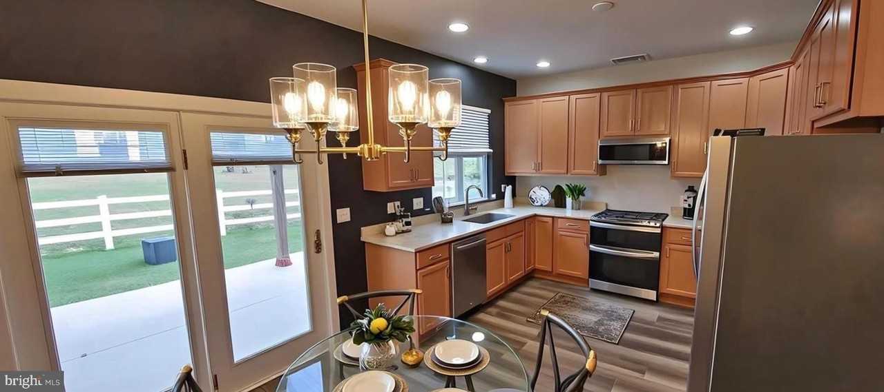 919 Lansdowne Rd - Photo 3 of 7