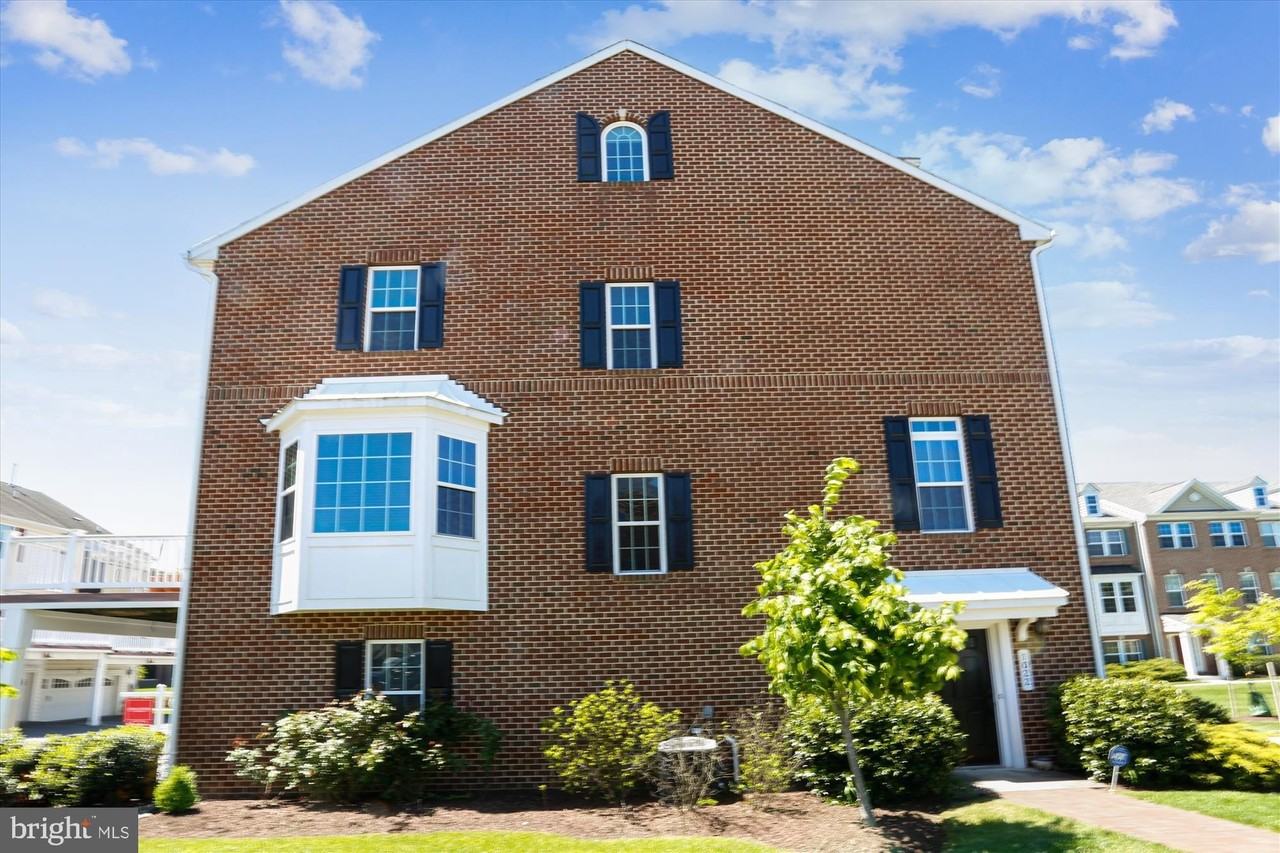 1022 Ironwood Ln - Photo 5 of 50